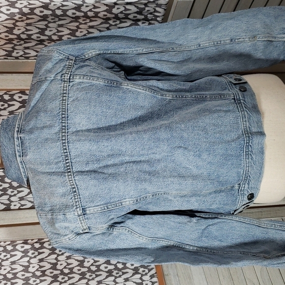 NWT gap jean jacket washed denim finish USA - Picture 7 of 16